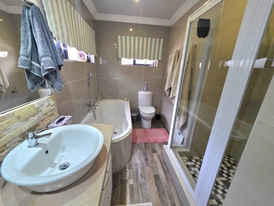 4 Bedroom Property for Sale in Hospitaalheuwel Free State